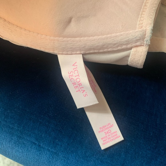 Victoria’s Secret Push Up Bra SIZE 34D - Picture 5 of 5